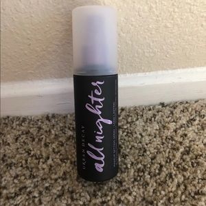 Urban Decay makeup setting spray